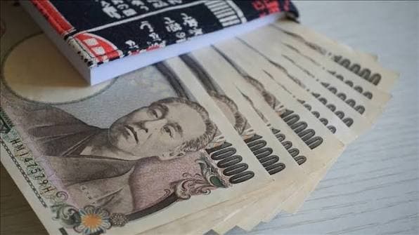 Japon yeninde değer kaybı derinleşiyor